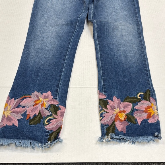 Floral Embroidered Blue Jeans (Aeropostale) Size 2 - Picture 4 of 10